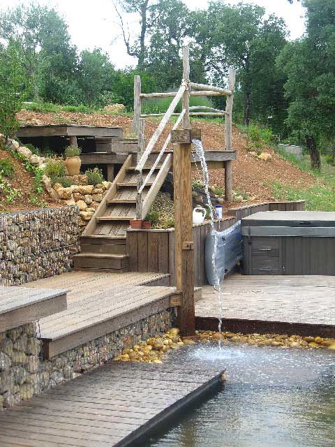 Aménagement d'un bassin en bois et gabions