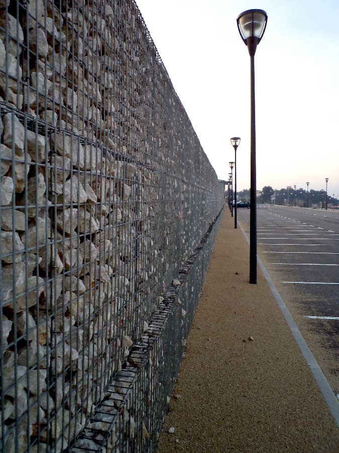 Mur de clôture en gabions à Vitrolles