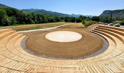 Théâtre de verdure – Construction d’un amphithéâtre en bois et aménagement d’un parc – Commune de Tallard (Hautes-Alpes, 05)